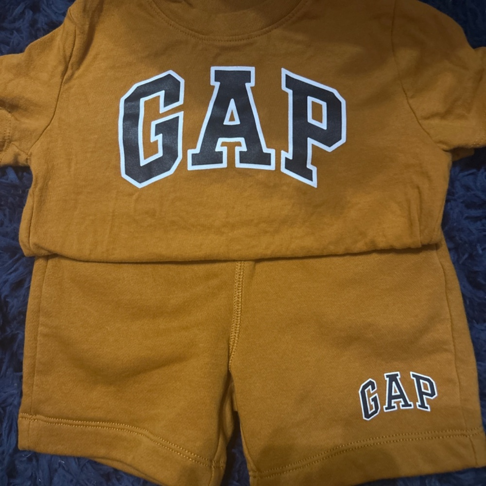 GAP - Picture 2 of 2